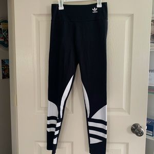 Addias Leggings (goes past knee)